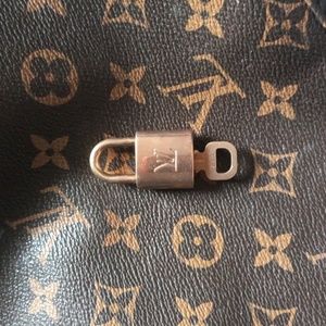 Louis Vuitton LOCK & Key #344